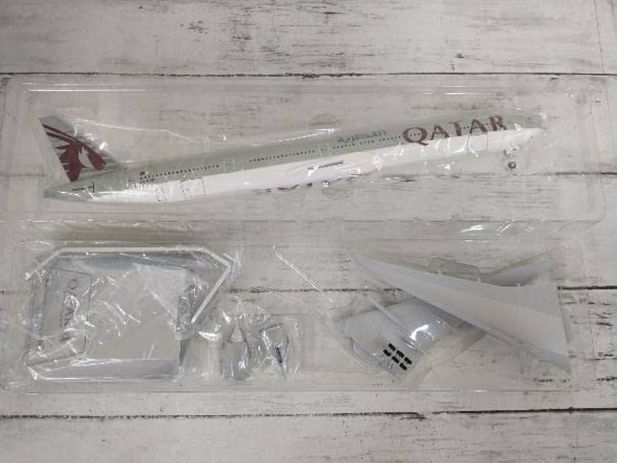 希少 QATAR Boeing 770-300ER 1:200 航空機 模型 希少 QATAR Boeing 770-300ER 1:200 航空機 模型